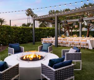 Mayor's Table Trellis