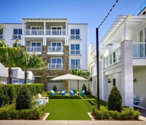 Little Lido Lawn